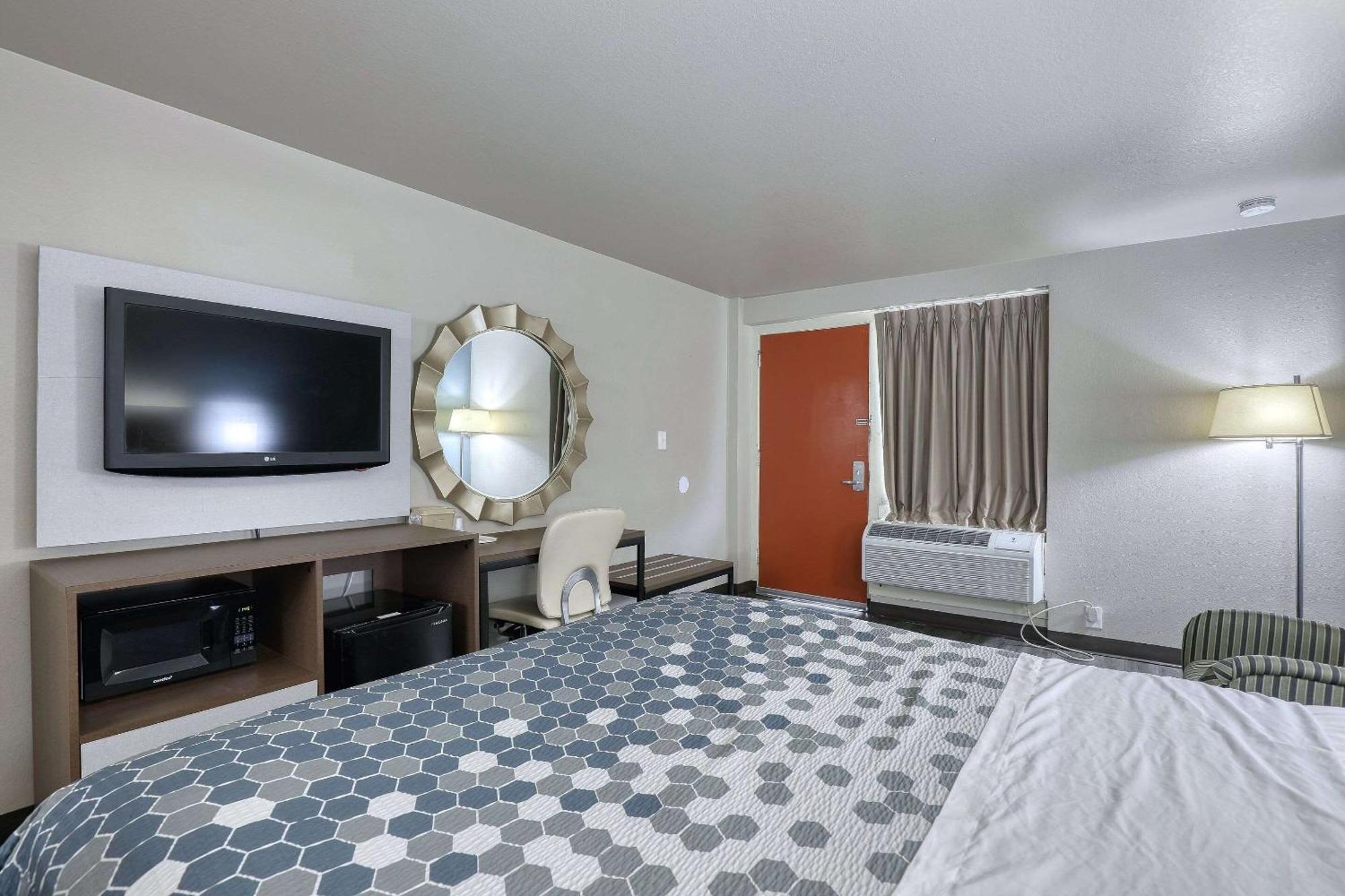 Econo Lodge Neenah Bagian luar foto