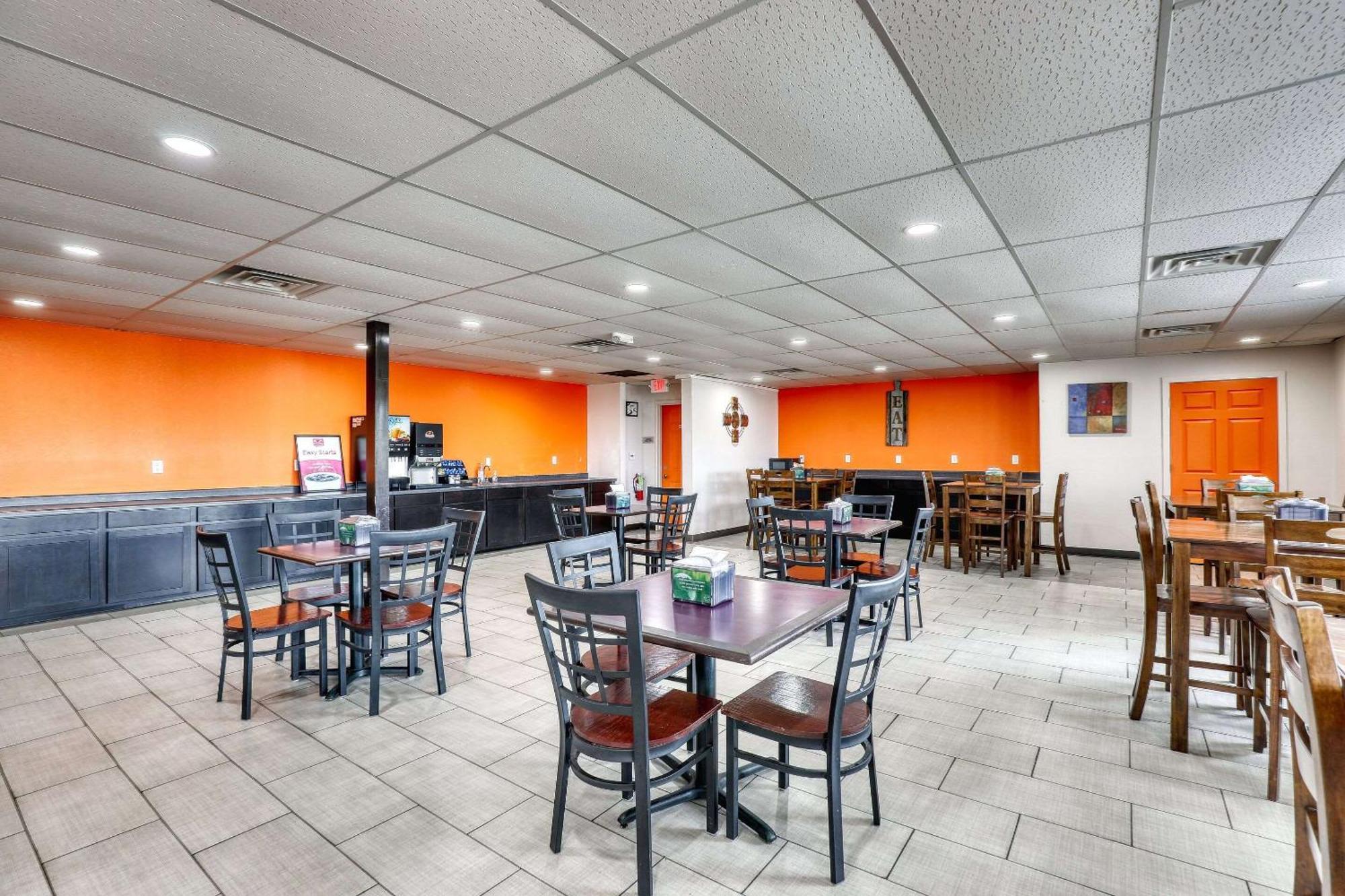 Econo Lodge Neenah Bagian luar foto