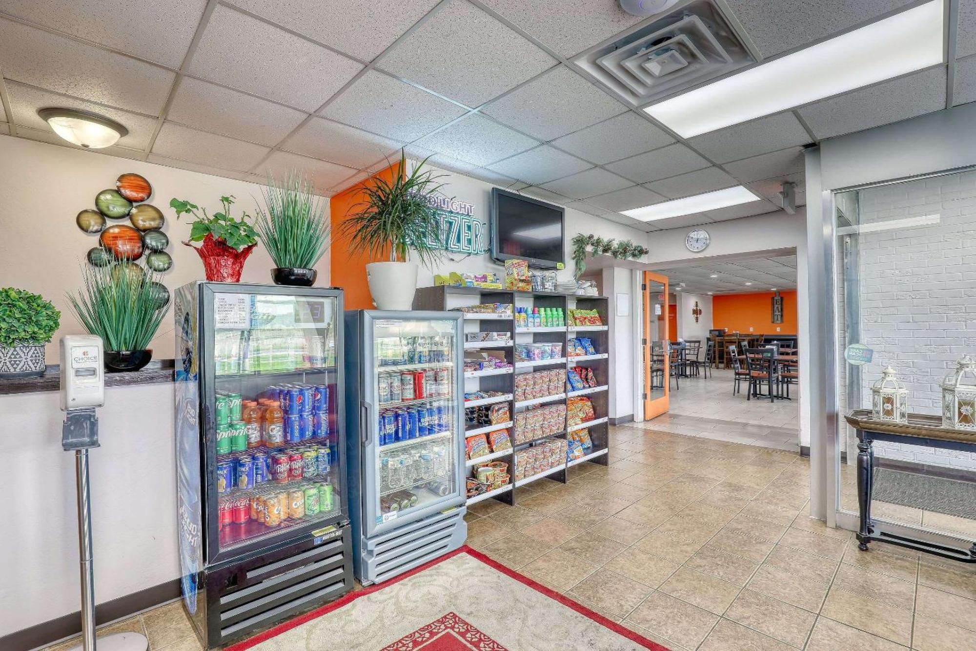 Econo Lodge Neenah Bagian luar foto