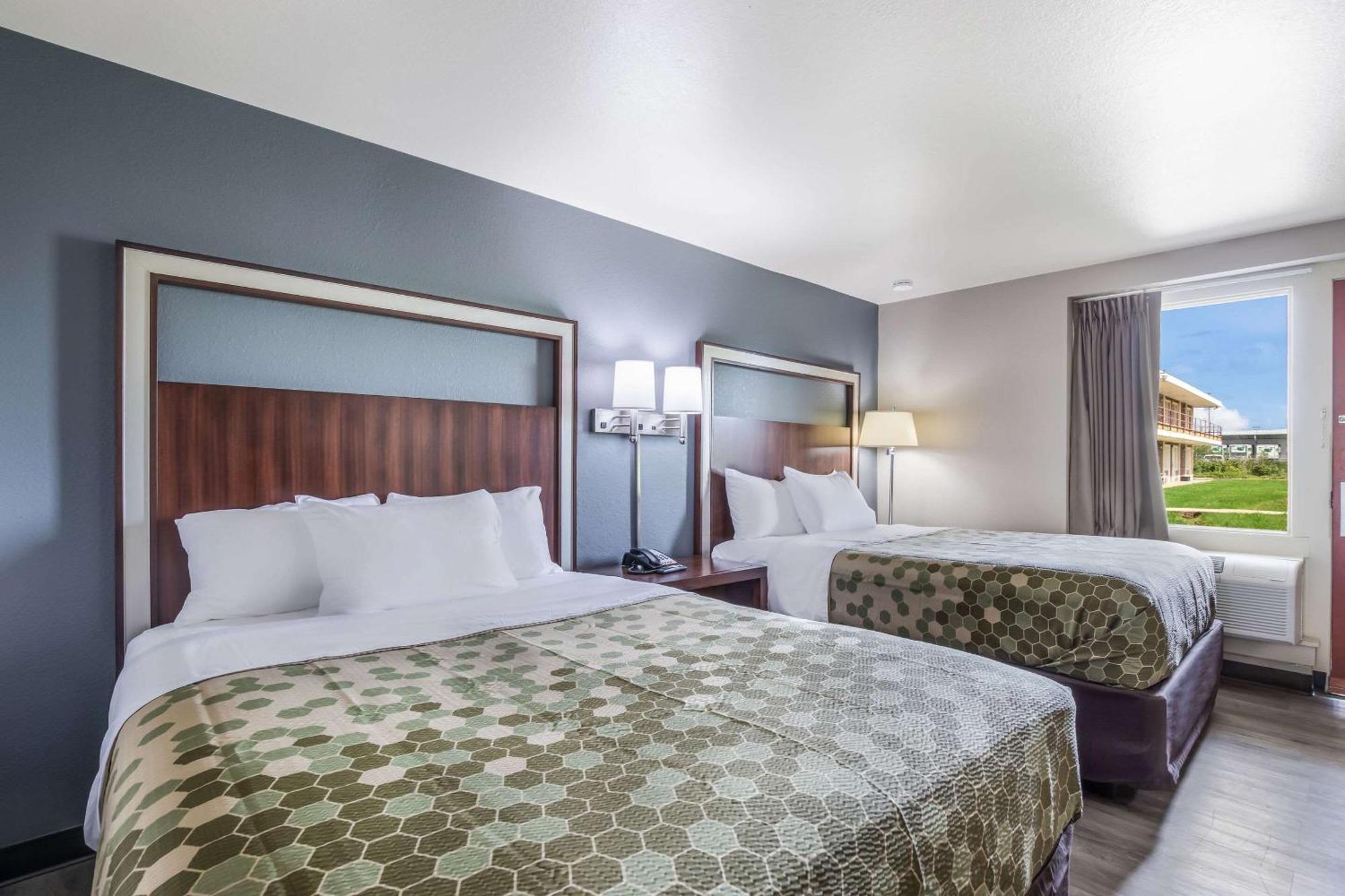 Econo Lodge Neenah Bagian luar foto