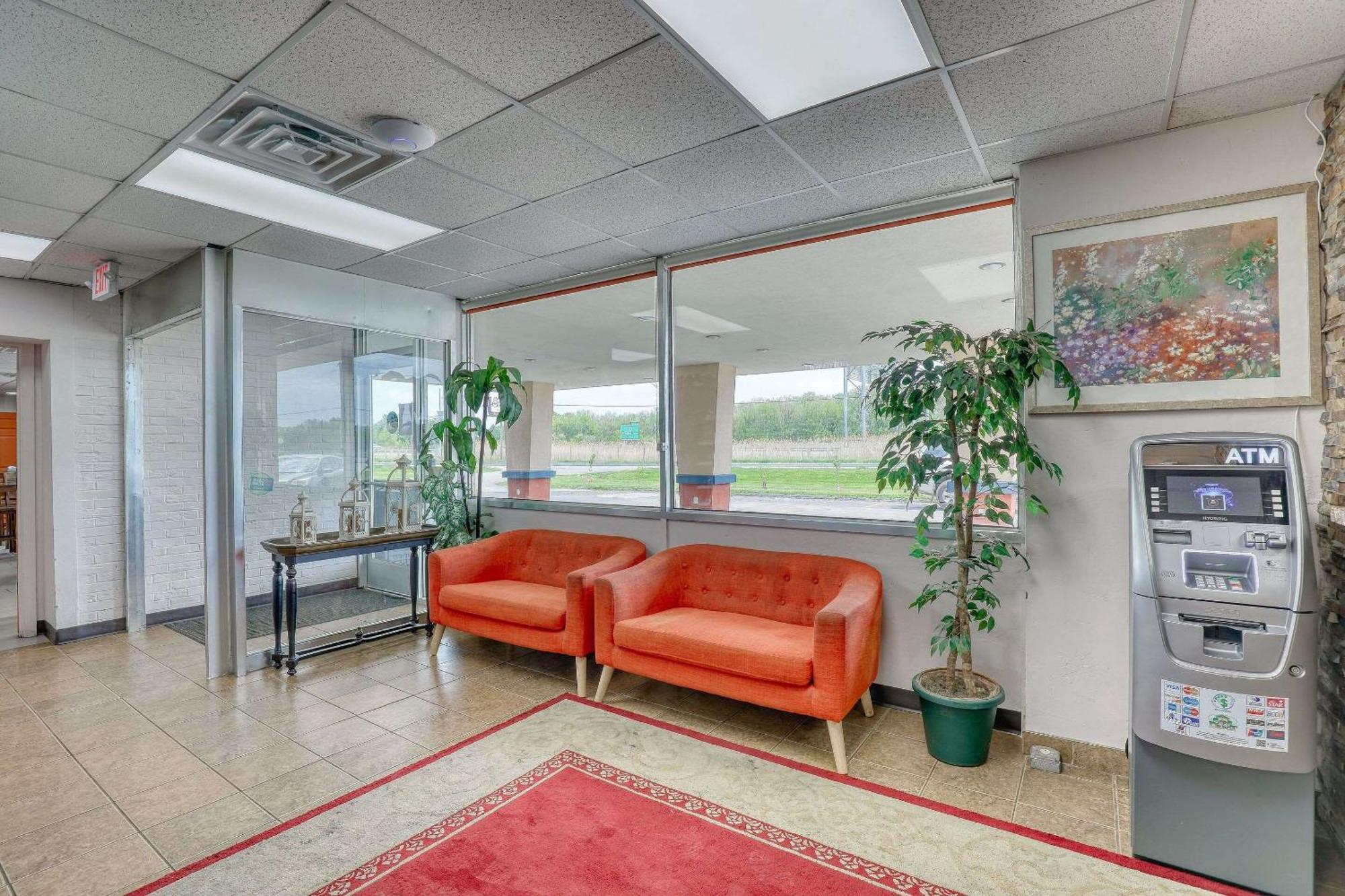 Econo Lodge Neenah Bagian luar foto